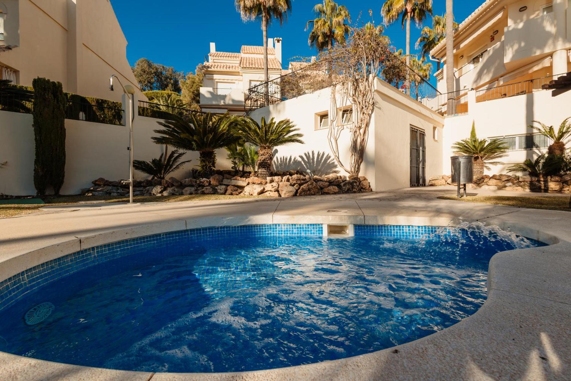 Apartment Newly Renovated Townhouse With 5 Bedrooms, Close To The Beach, East Marbella