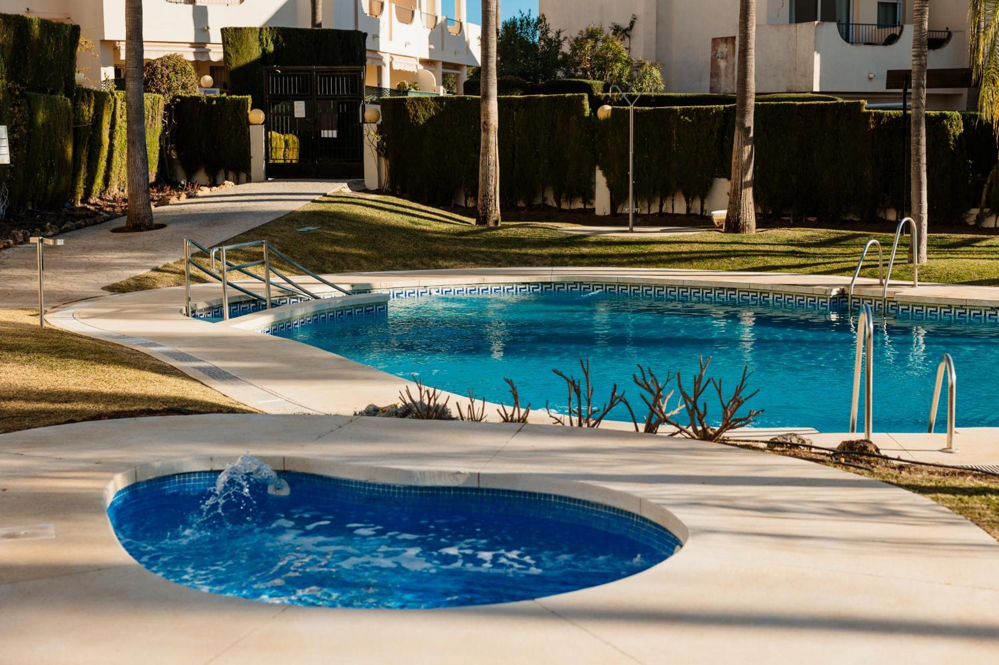 Newly Renovated Townhouse With 5 Bedrooms, Close To The Beach, East Apartment *