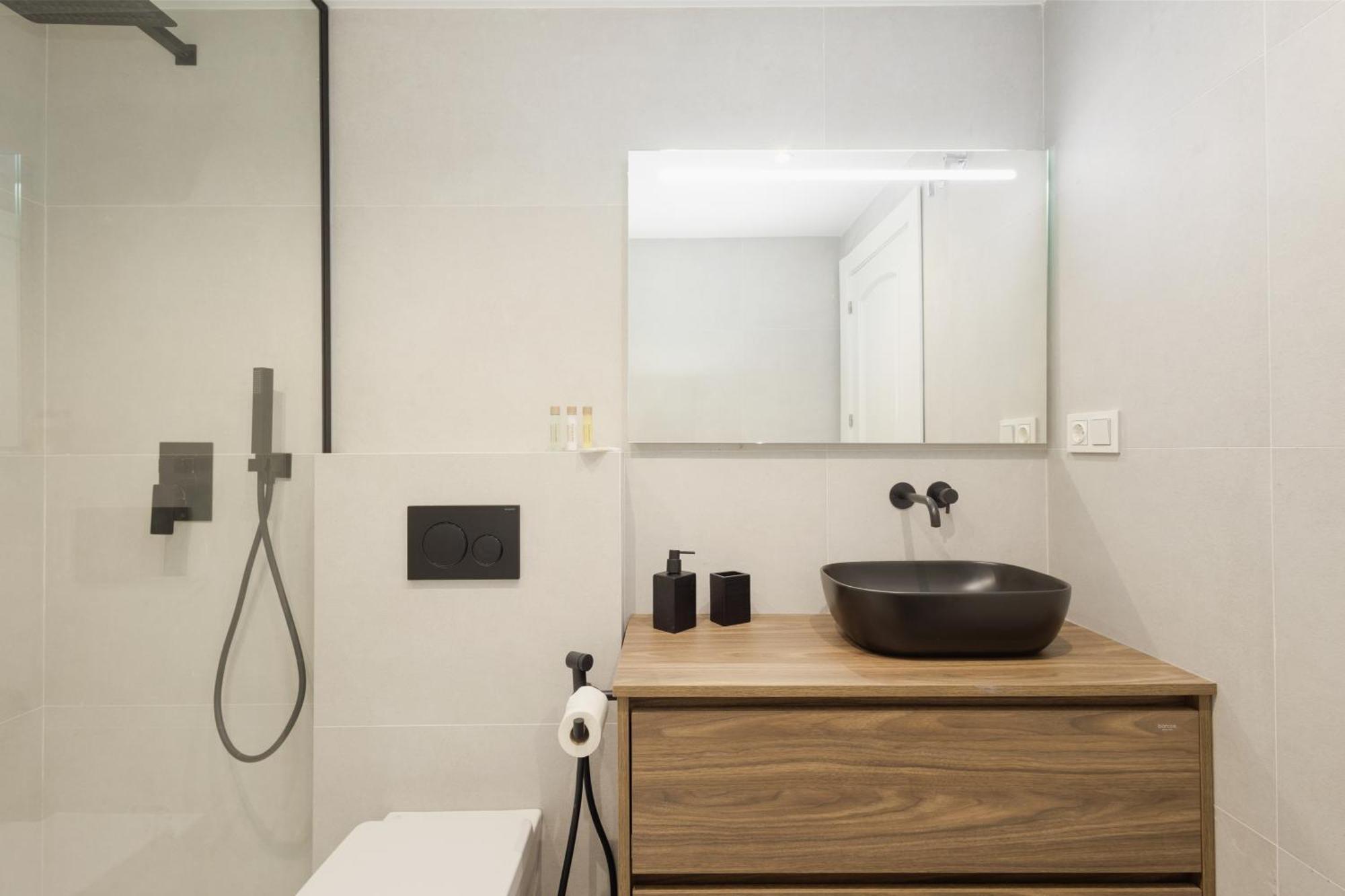 Newly Renovated Townhouse With 5 Bedrooms, Close To The Beach, East Marbella