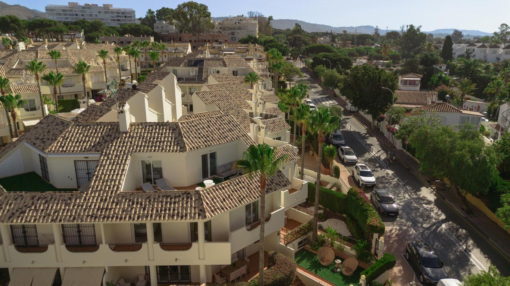 Apartment Newly Renovated Townhouse With 5 Bedrooms, Close To The Beach, East