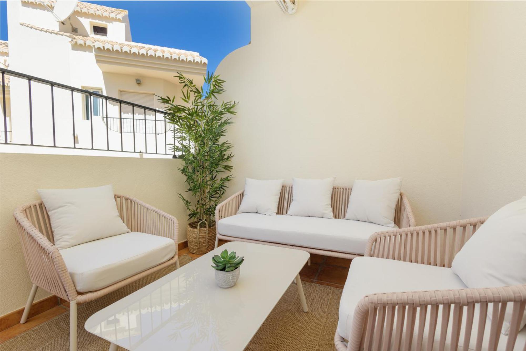 Apartment Newly Renovated Townhouse With 5 Bedrooms, Close To The Beach, East *