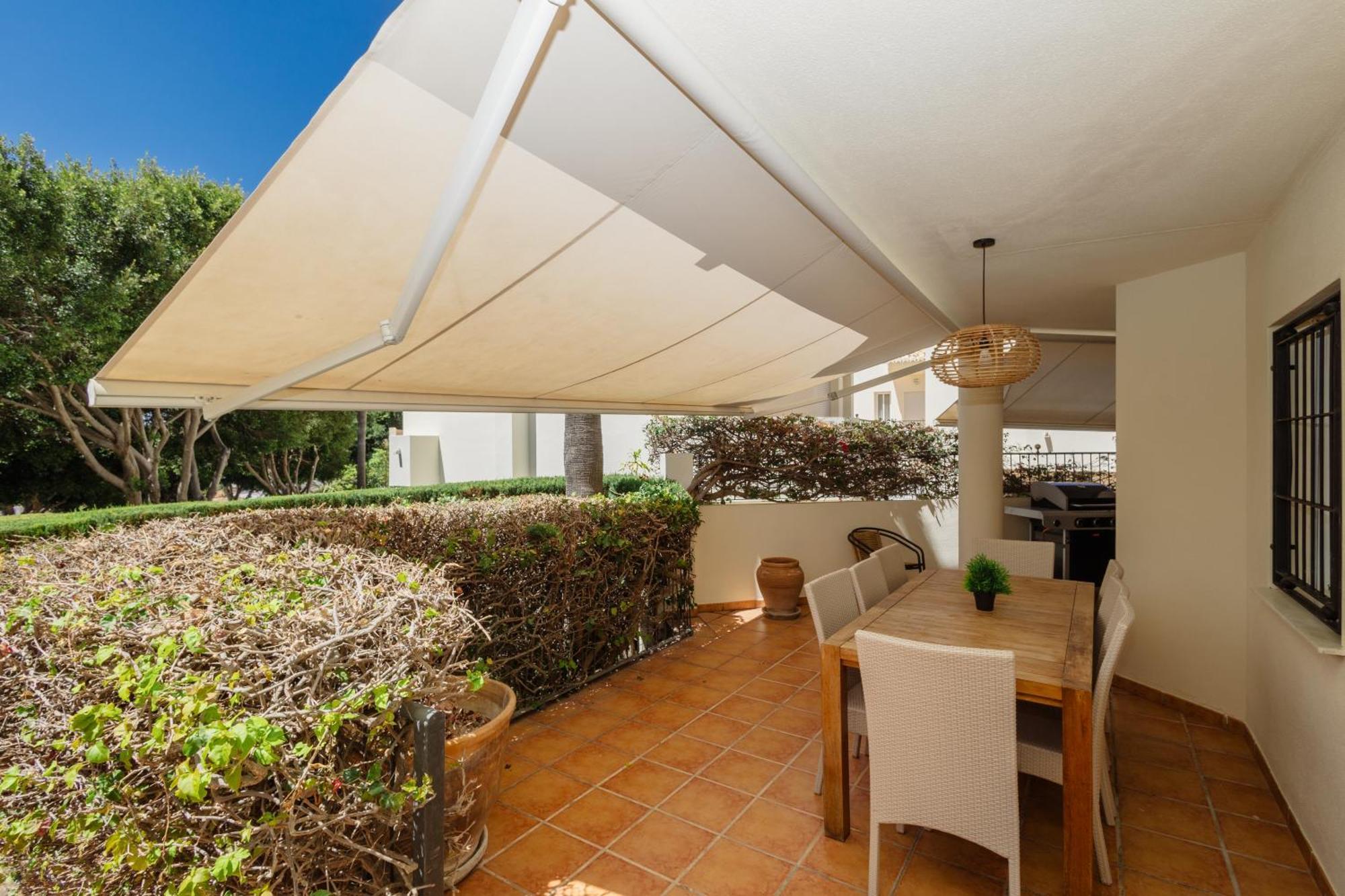 Apartment Newly Renovated Townhouse With 5 Bedrooms, Close To The Beach, East