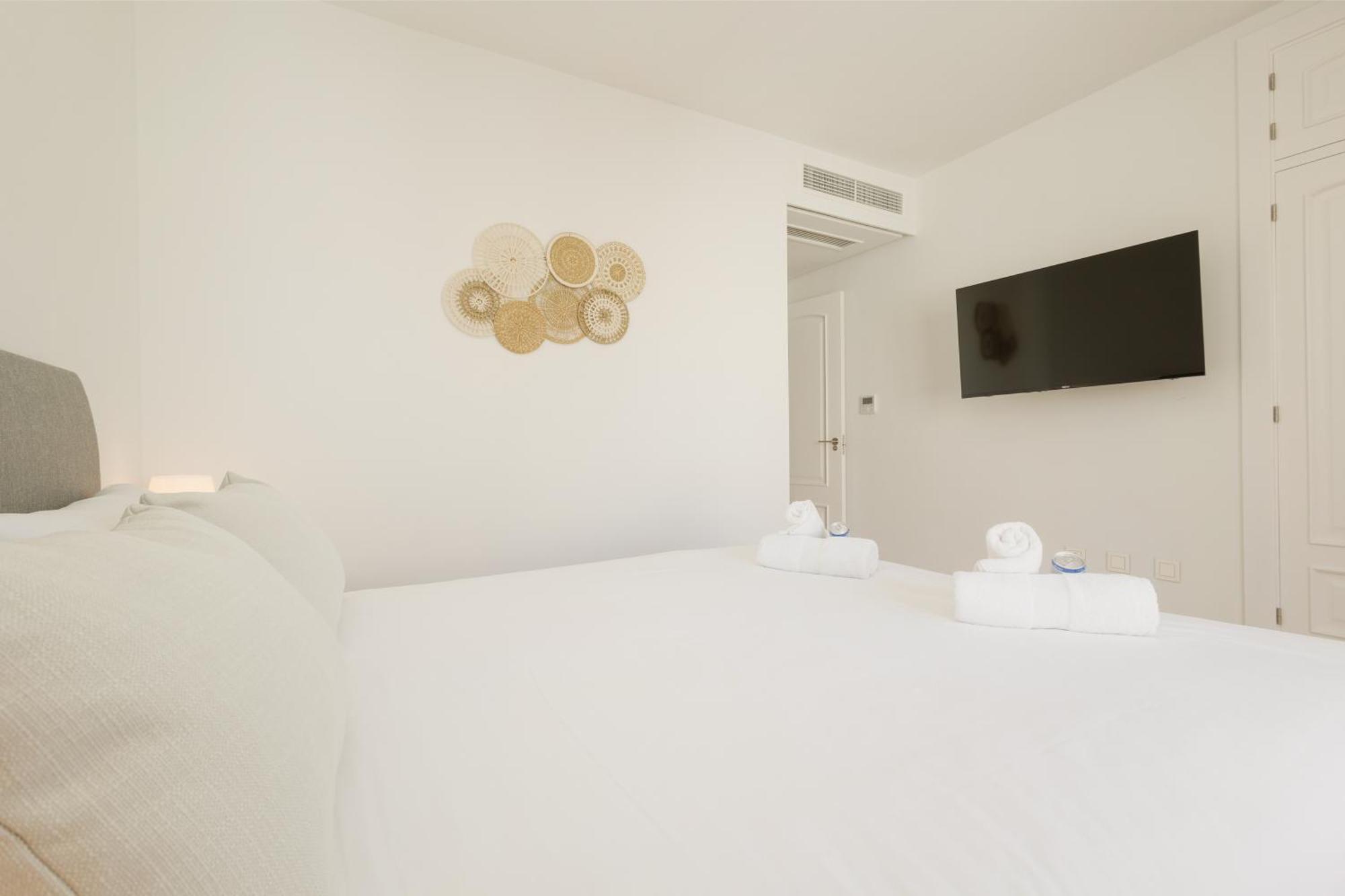 Newly Renovated Townhouse With 5 Bedrooms, Close To The Beach, East Marbella