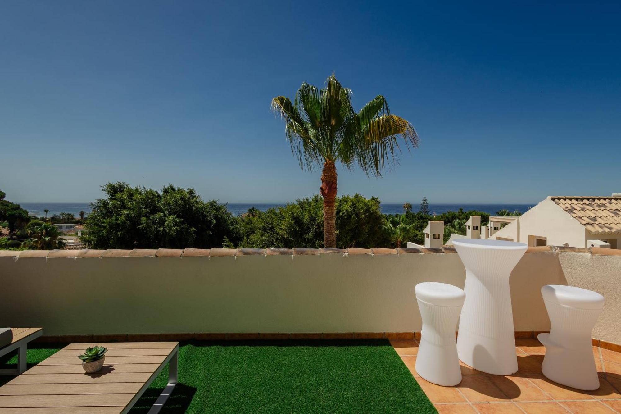 Apartment Newly Renovated Townhouse With 5 Bedrooms, Close To The Beach, East