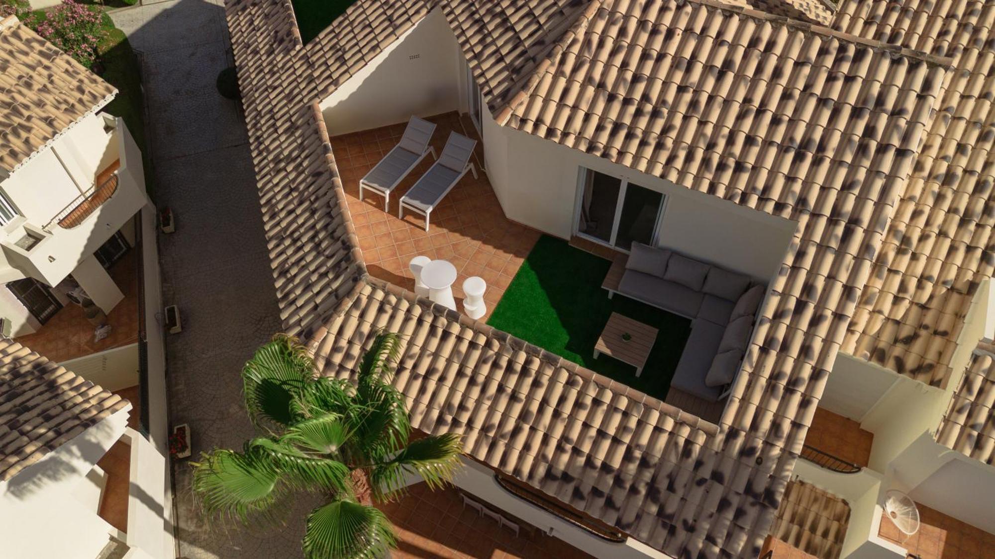 Apartment Newly Renovated Townhouse With 5 Bedrooms, Close To The Beach, East Marbella