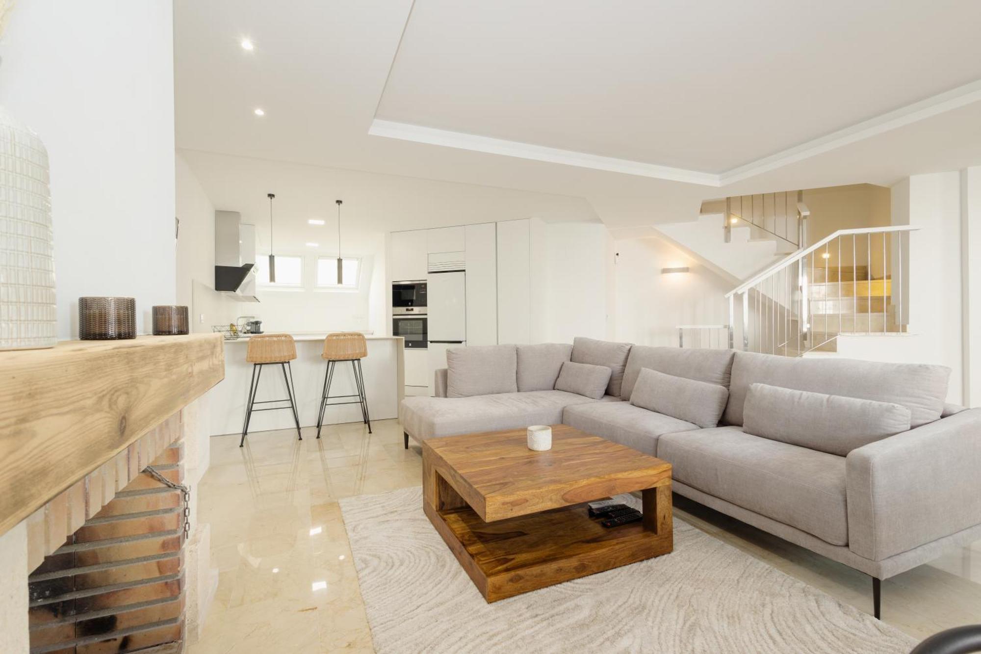 Newly Renovated Townhouse With 5 Bedrooms, Close To The Beach, East * Marbella