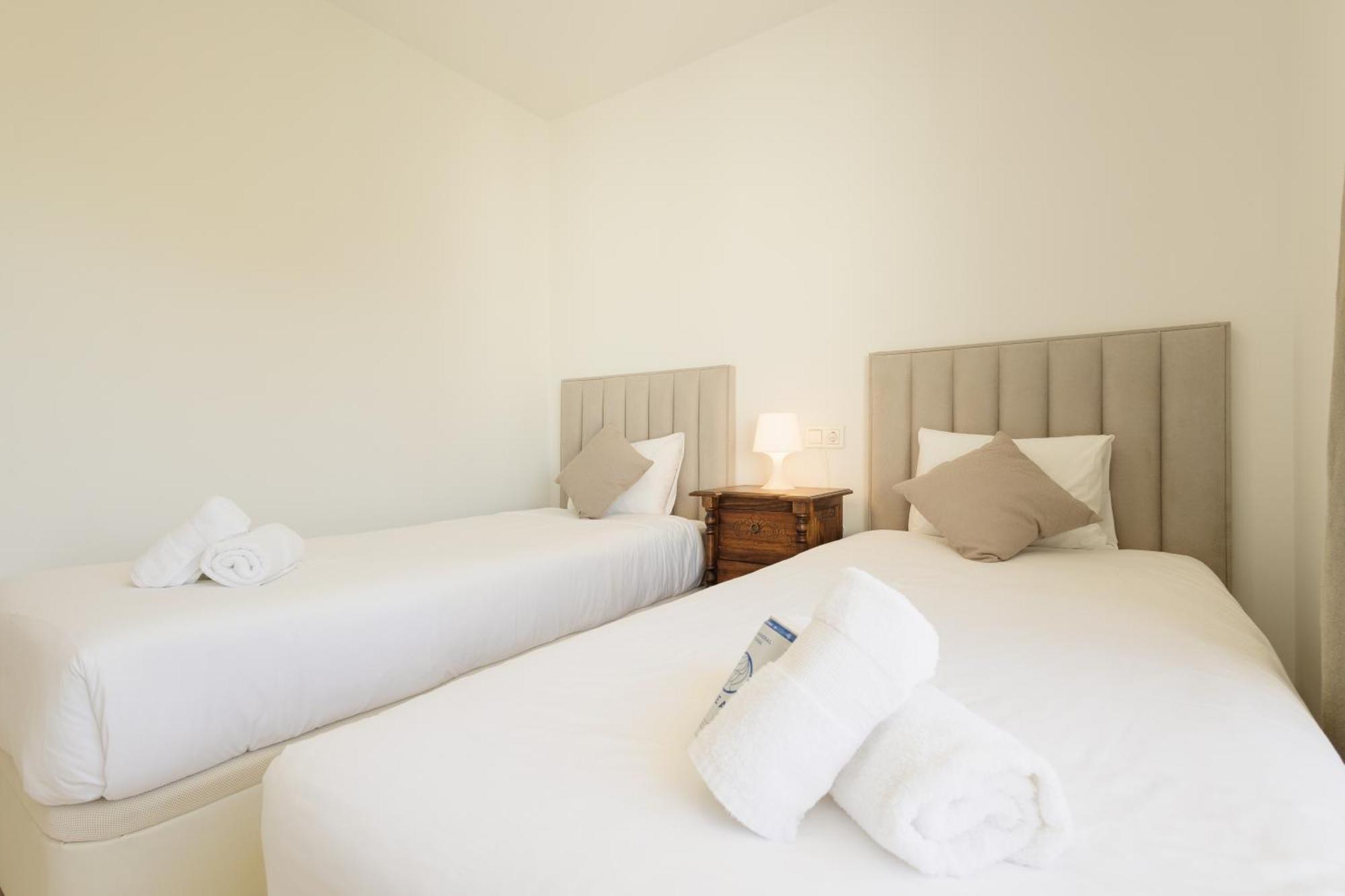 Newly Renovated Townhouse With 5 Bedrooms, Close To The Beach, East Apartment Marbella