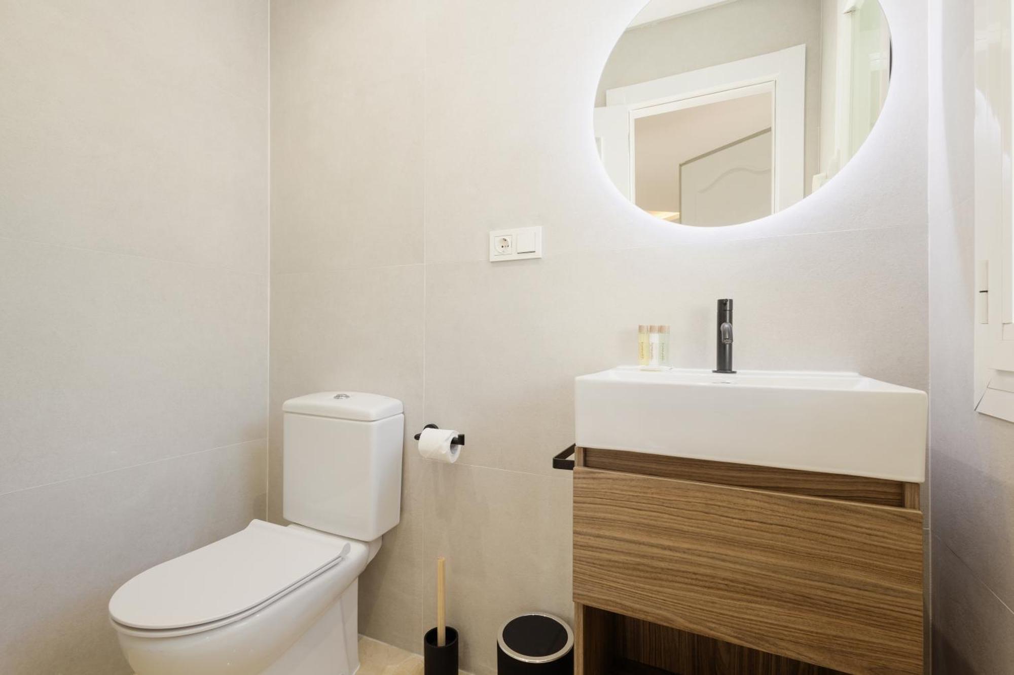 Newly Renovated Townhouse With 5 Bedrooms, Close To The Beach, East Apartment Marbella