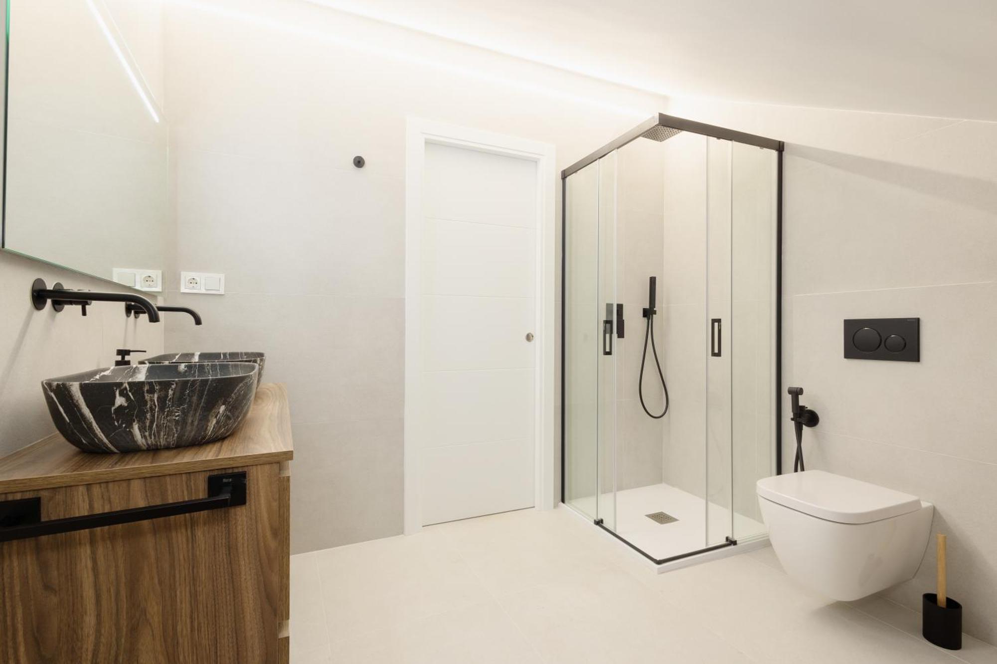 Newly Renovated Townhouse With 5 Bedrooms, Close To The Beach, East Apartment Marbella