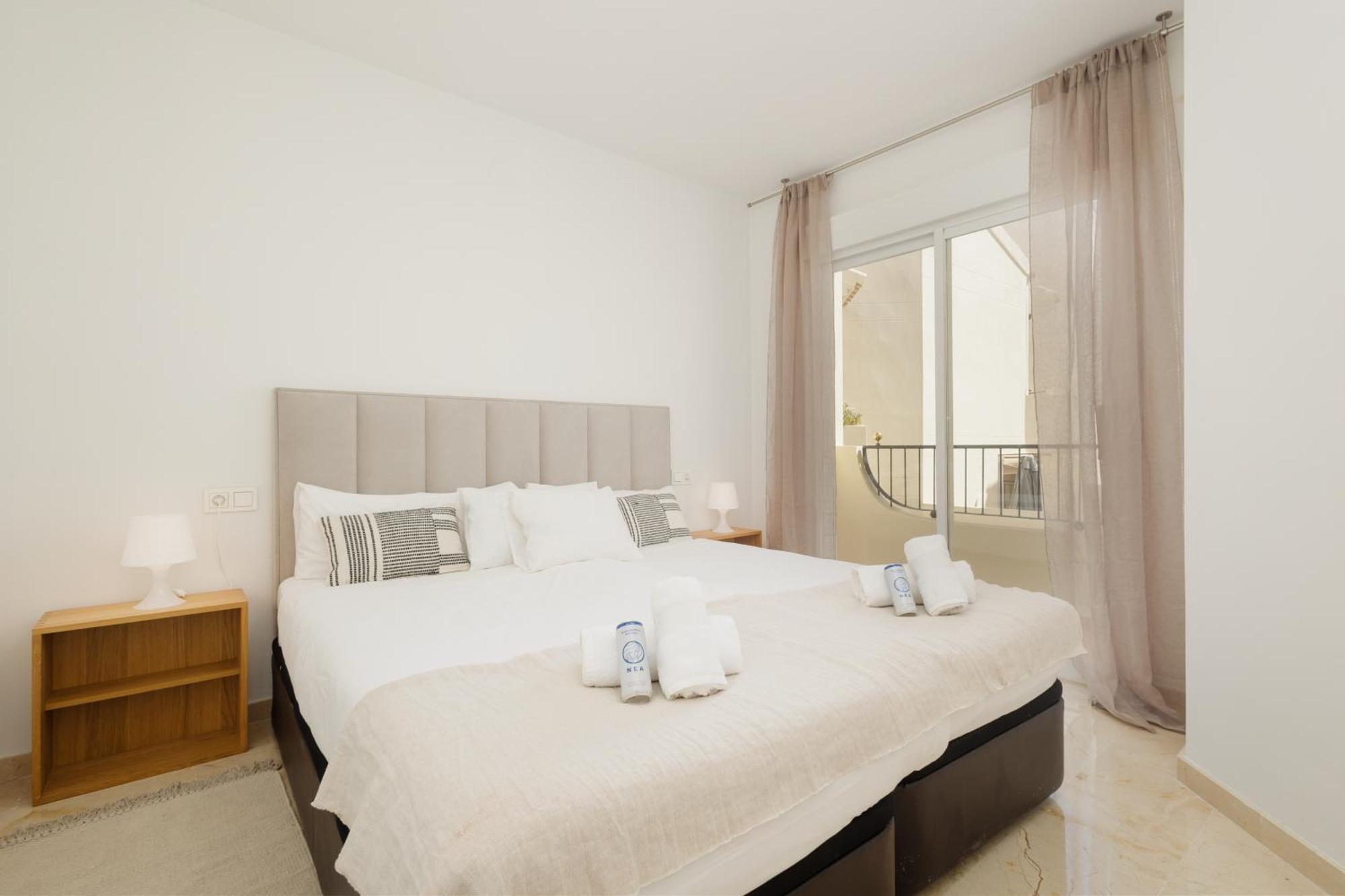 Apartment Newly Renovated Townhouse With 5 Bedrooms, Close To The Beach, East