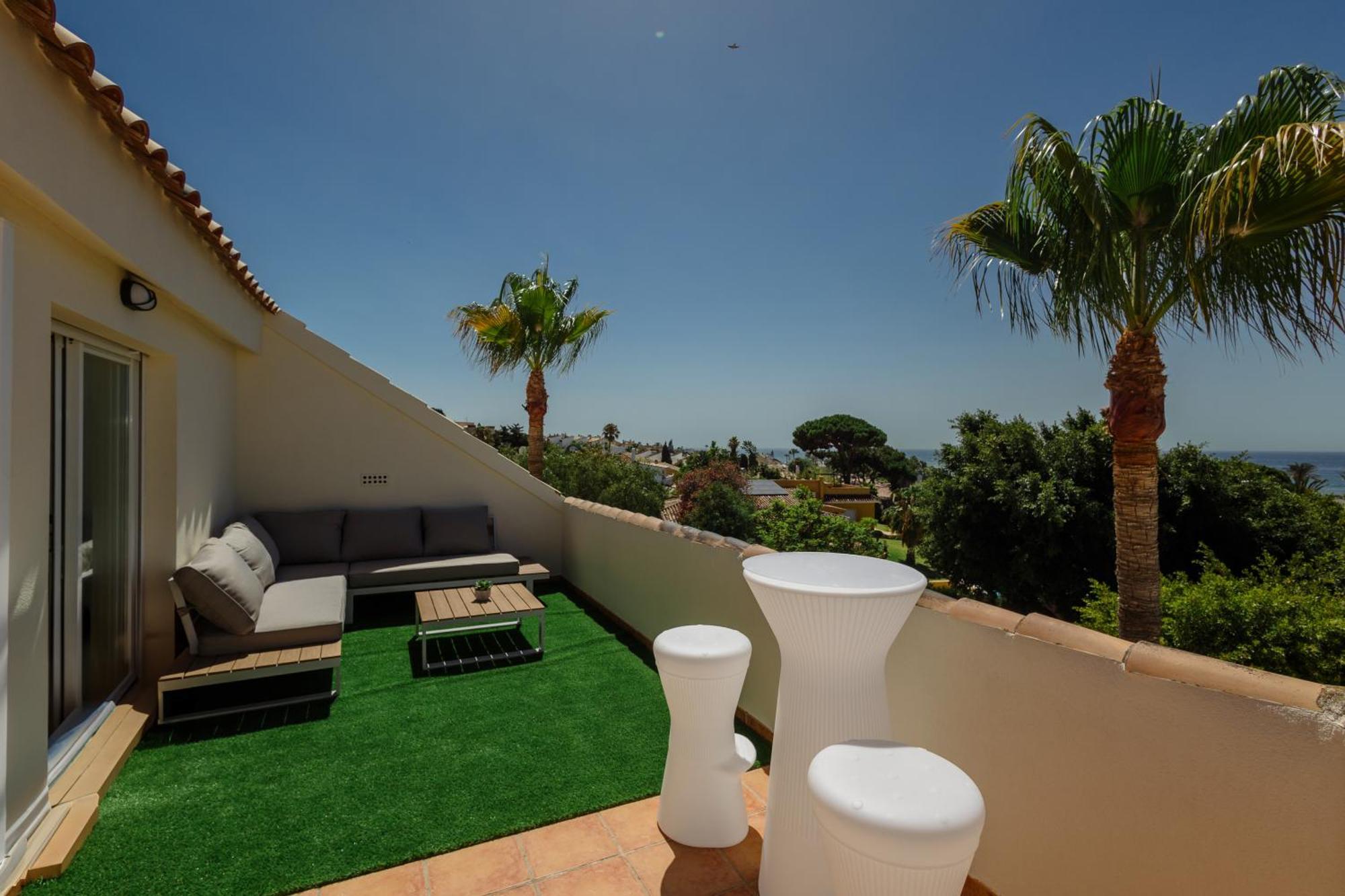 Apartment Newly Renovated Townhouse With 5 Bedrooms, Close To The Beach, East Marbella