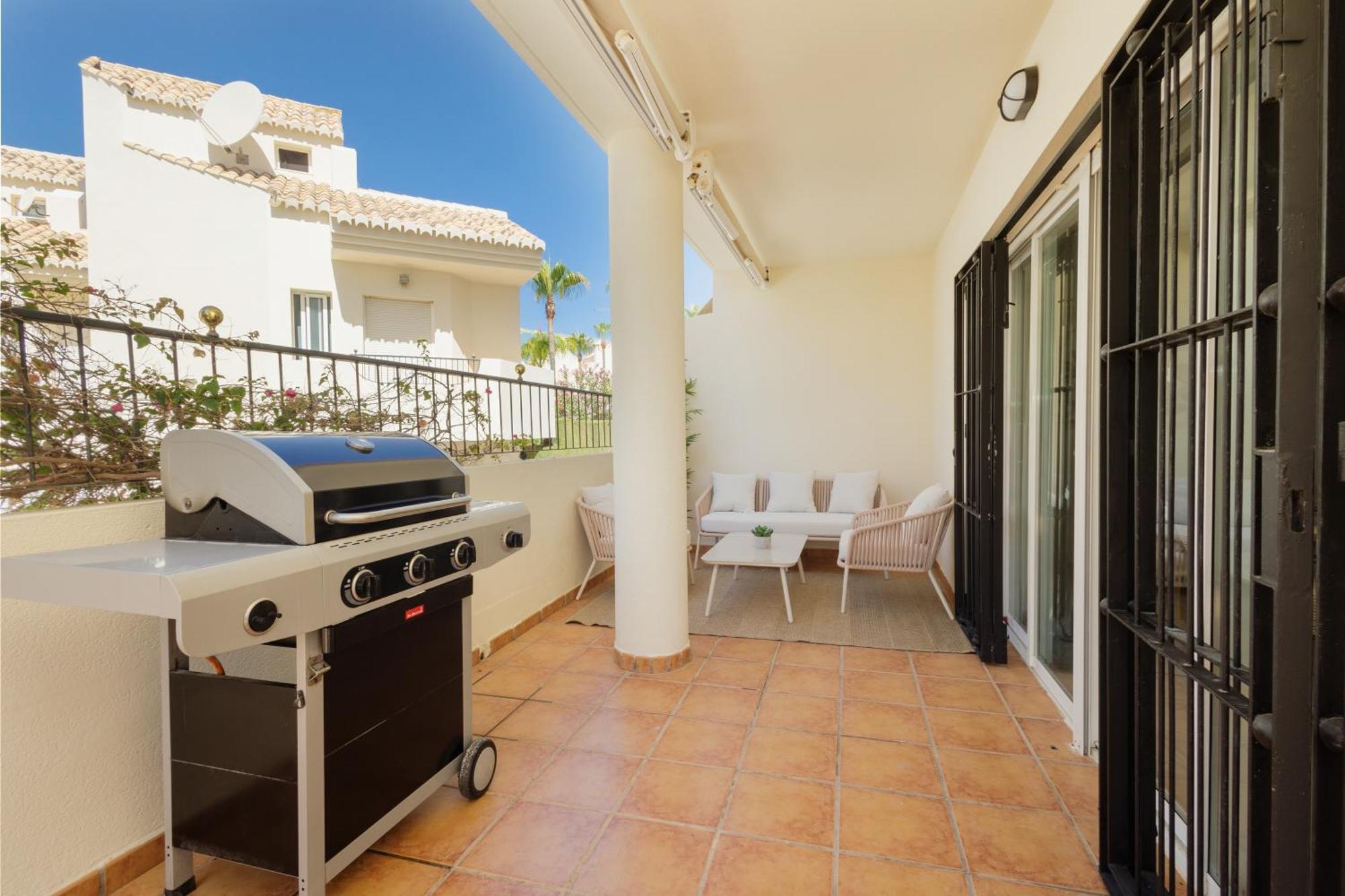 Newly Renovated Townhouse With 5 Bedrooms, Close To The Beach, East *