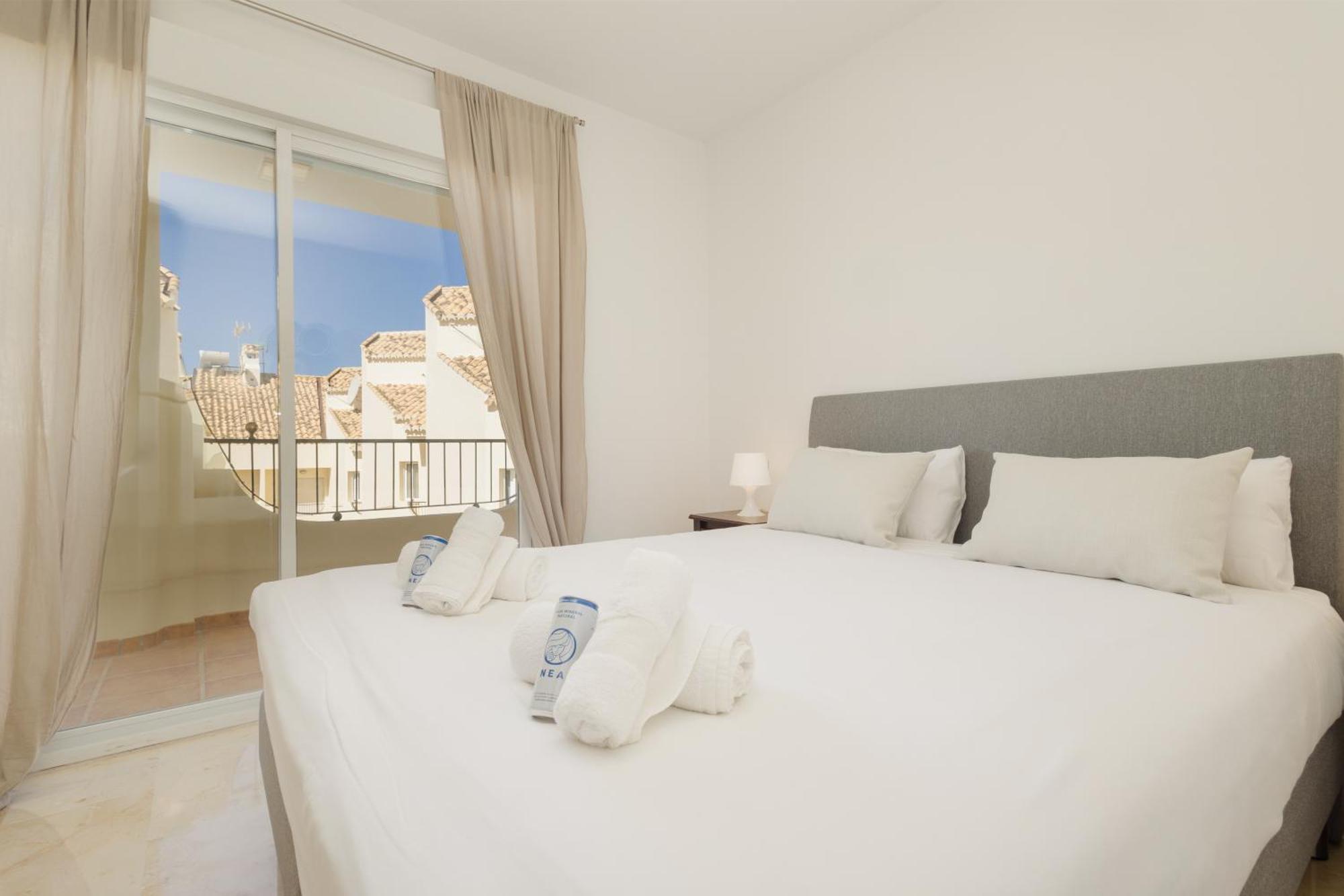 Newly Renovated Townhouse With 5 Bedrooms, Close To The Beach, East Apartment Marbella