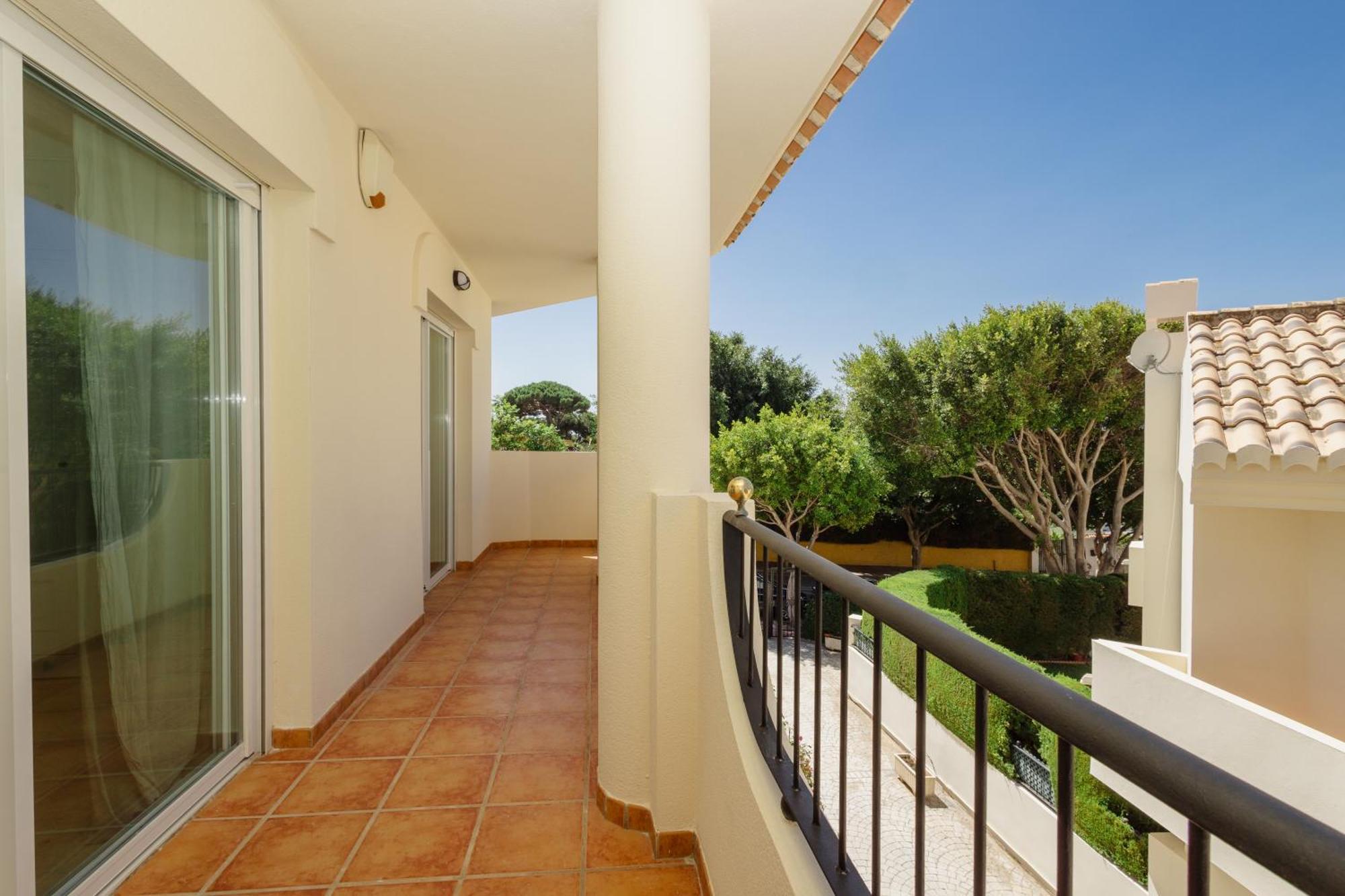 Newly Renovated Townhouse With 5 Bedrooms, Close To The Beach, East Marbella